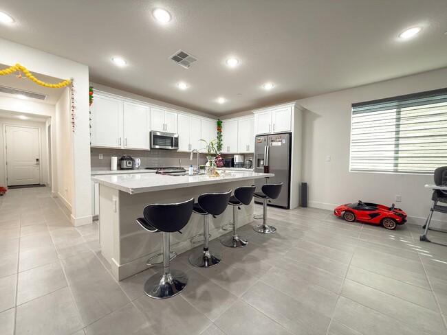 Building Photo - 2665 Luna Ave