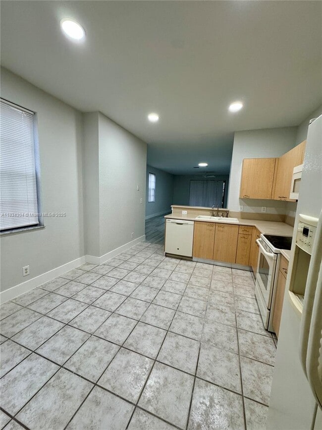Building Photo - 3912 Tree Top Dr