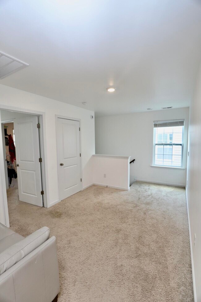 Building Photo - 2037 Elmridge Rd