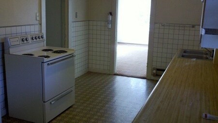 Building Photo - 1026 Oxford Ave