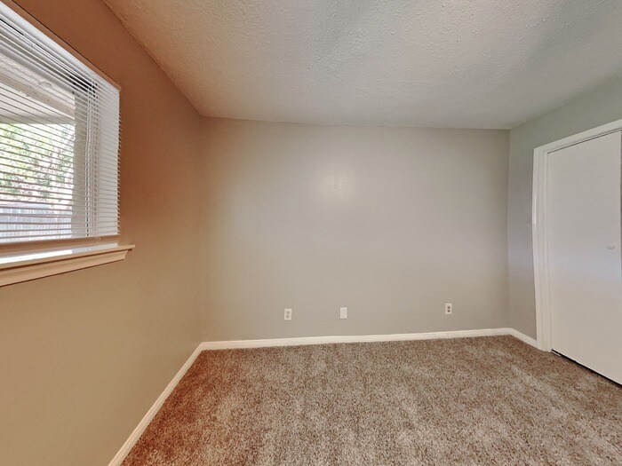 Building Photo - 5121 Parsley Ave