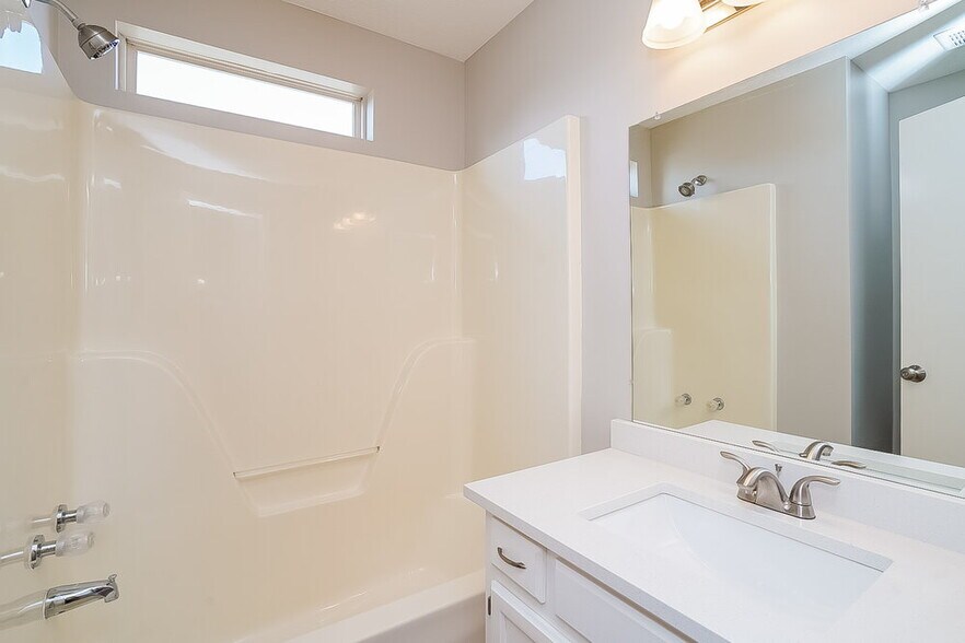 Building Photo - 901 Bexhill Ct S