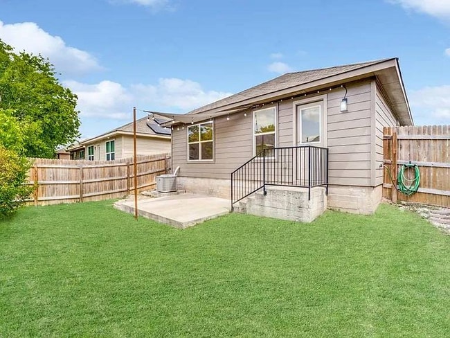 Building Photo - Room in House on Tilmon Ln