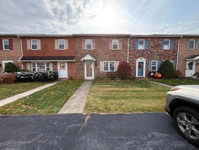 Primary Photo - 2004 Hale Ct