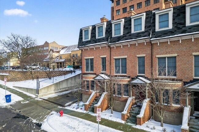 Building Photo - 417 S Ashley St