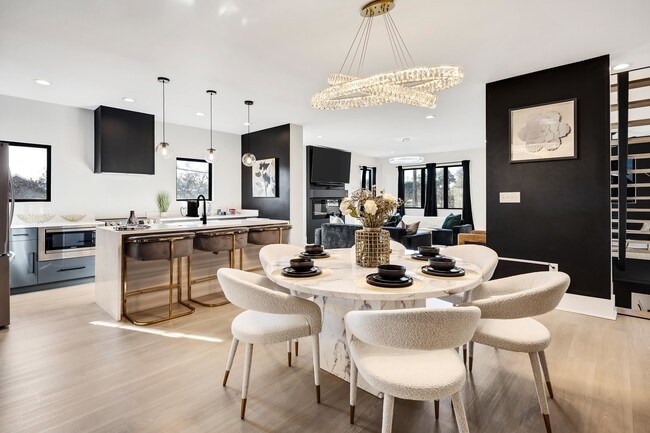 Building Photo - 400 E Pontotoc Ave