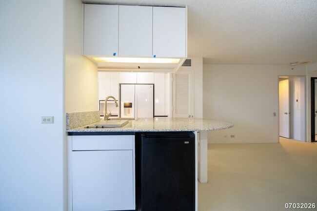 Building Photo - 2 bd, 2 ba Condo in Honoulu Park Place