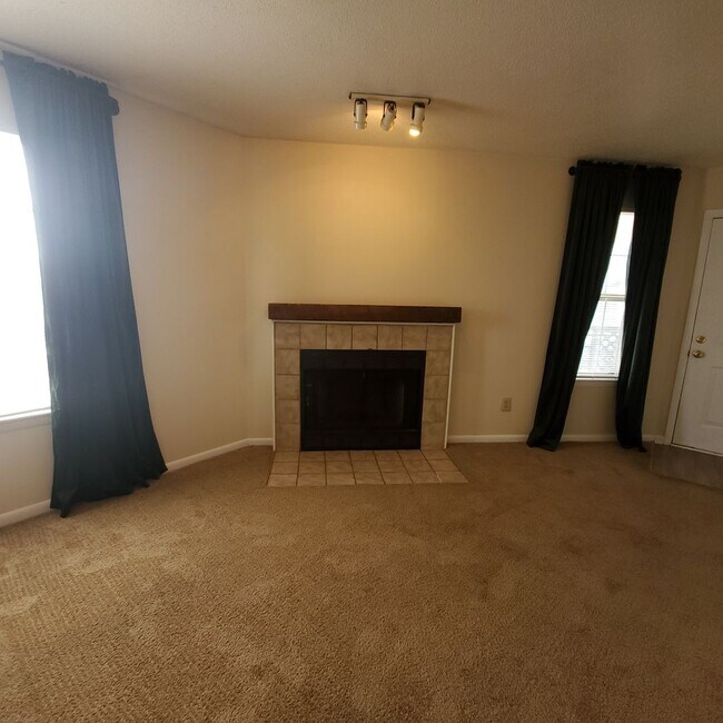 Building Photo - 2 Bedroom, 2 Bath Condo in Virginia Beach