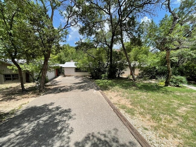 Building Photo - 720 Yaupon Valley Rd