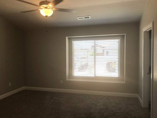 Building Photo - Townhouse In Santa Clara, Close To New Med...