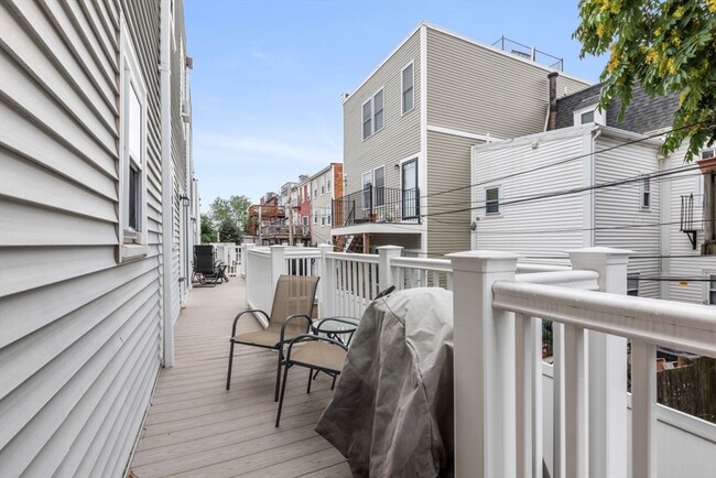 Building Photo - 63 Bolton St