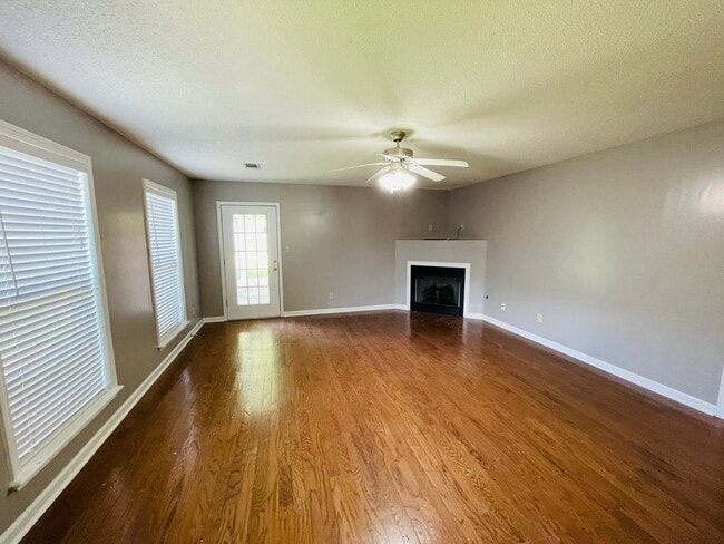 Building Photo - 3BD/2BA FOR RENT