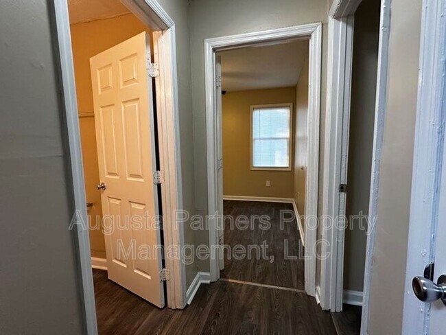 Building Photo - 2237 Bungalow Rd