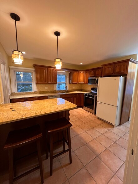 kitchen - 311 Waverley Ave