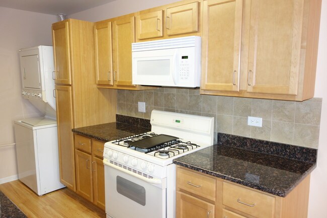 Building Photo - 300 Meadow Ct