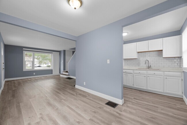 Primary Photo - 1208 E 26th Ave