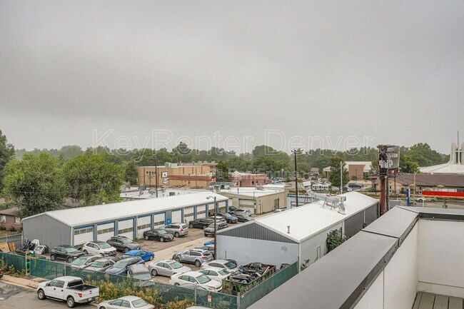 Building Photo - 2208 S Albion St