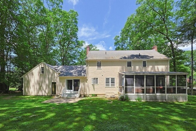 Building Photo - 12 Carriage Dr