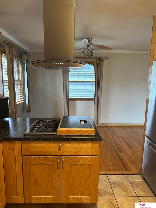 Building Photo - 5010 Castelar St