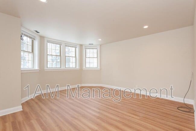 Building Photo - 4249 N Lawndale Ave
