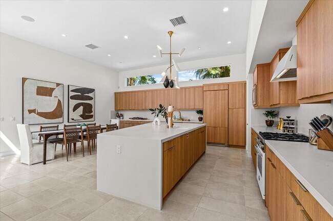 Building Photo - 446 Fountain Dr