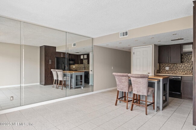 Building Photo - 1107 1st St S