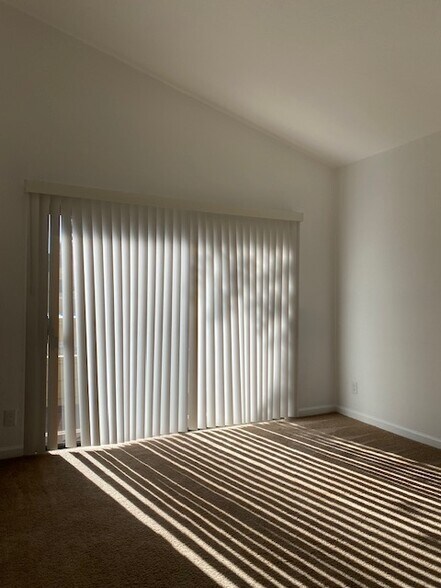 Building Photo - 1903 Woodlake Dr