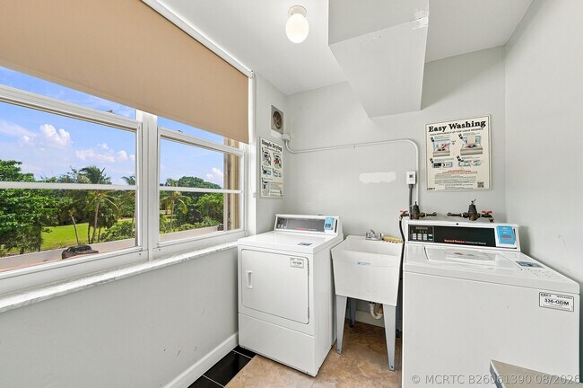 Building Photo - 2121 N Ocean Blvd