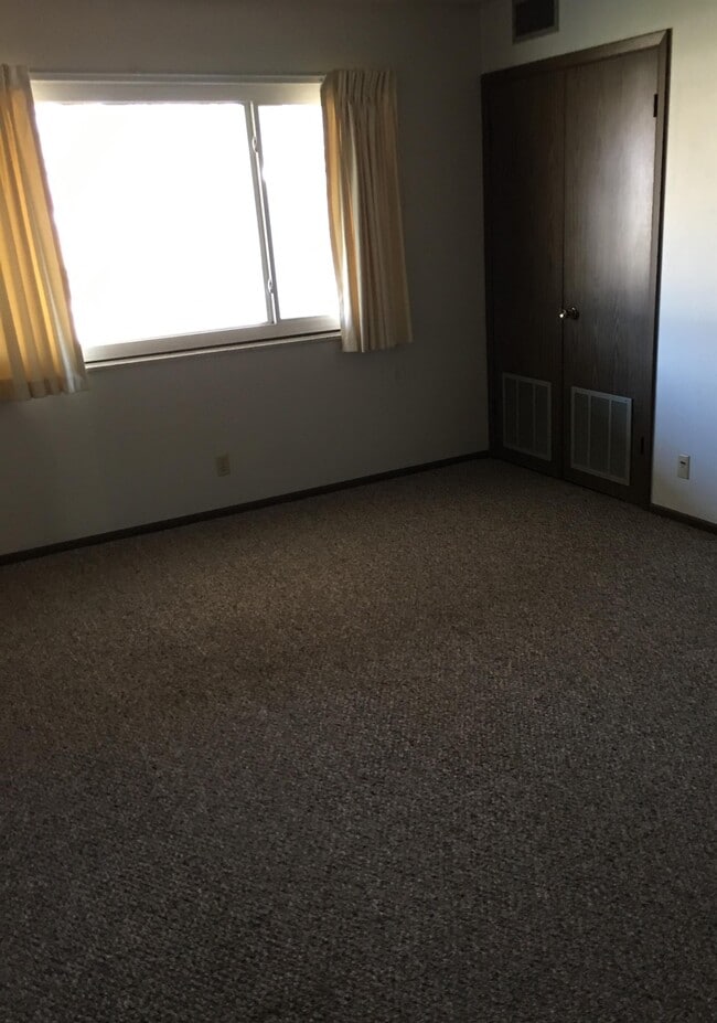 Building Photo - 2020 Cedar St