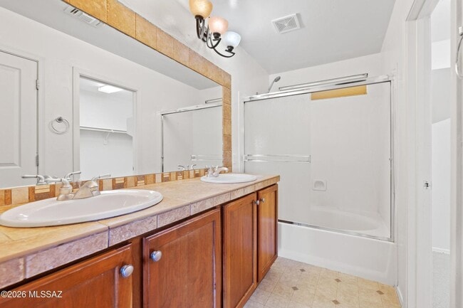 Building Photo - Two Story 3 Bed/2Bath in Paseo Del Rio