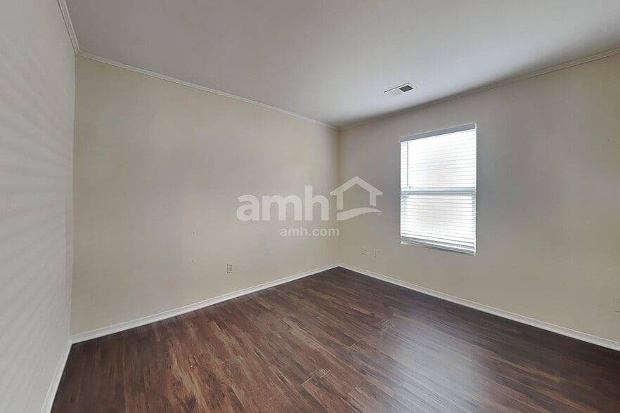 Building Photo - 3906 SE Jack Pine Ct