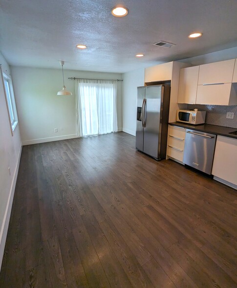 Building Photo - 9120 N Tioga Ave