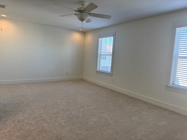 Building Photo - Beautiful 3BR Townhome in Franklin