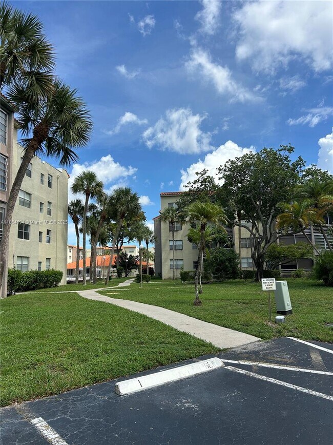 Building Photo - 1800 SW 81st Ave