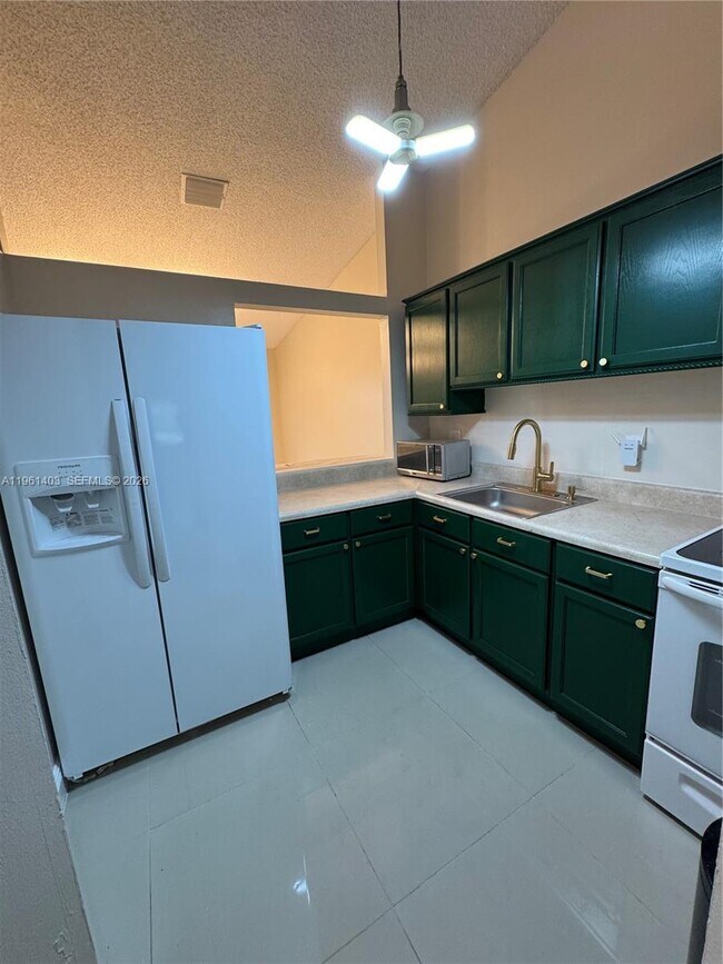 Building Photo - 3648 NW 83rd Ln