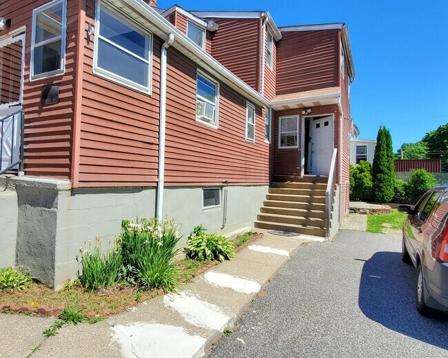 Primary Photo - 266 Falls Ave