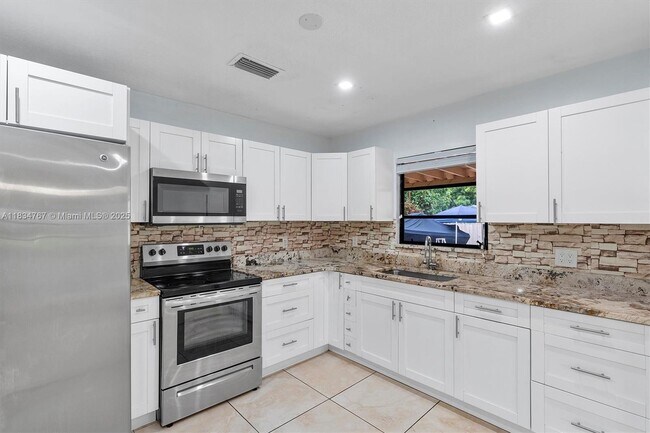 Building Photo - 6534 SW 27th St