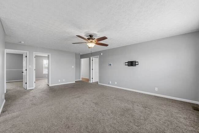 Building Photo - 100 Gleaves Ln