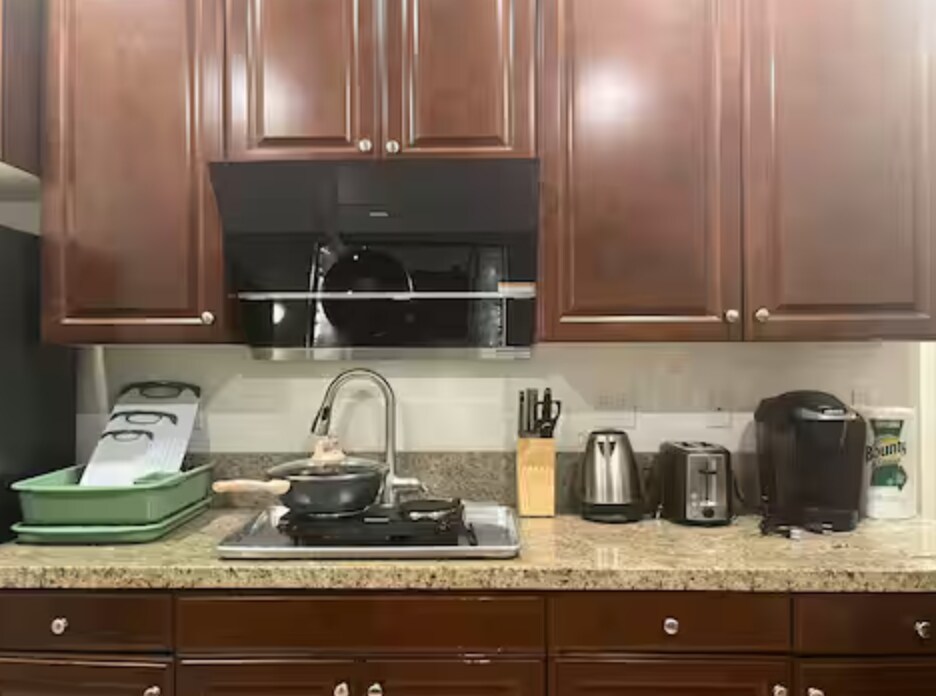 Building Photo - 3005 E Hopkins St