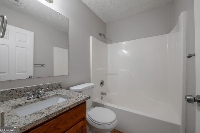 Building Photo - 614 Waynes Ct SE