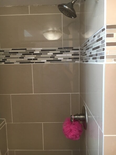 Building Photo - 1128 Elm St