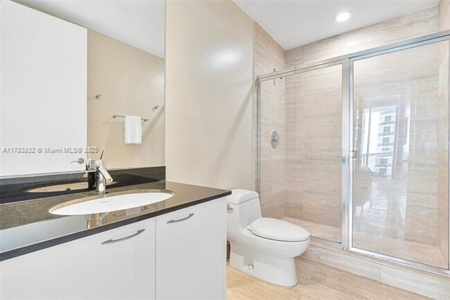 Building Photo - 15811 Collins Ave