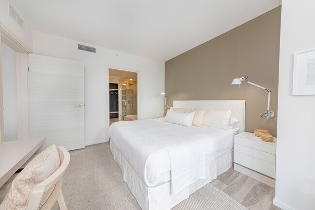 Building Photo - 801 S Miami Ave