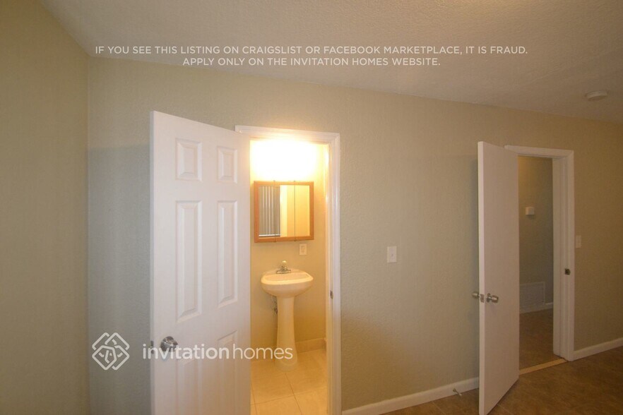 Building Photo - 2464 SW 8th St