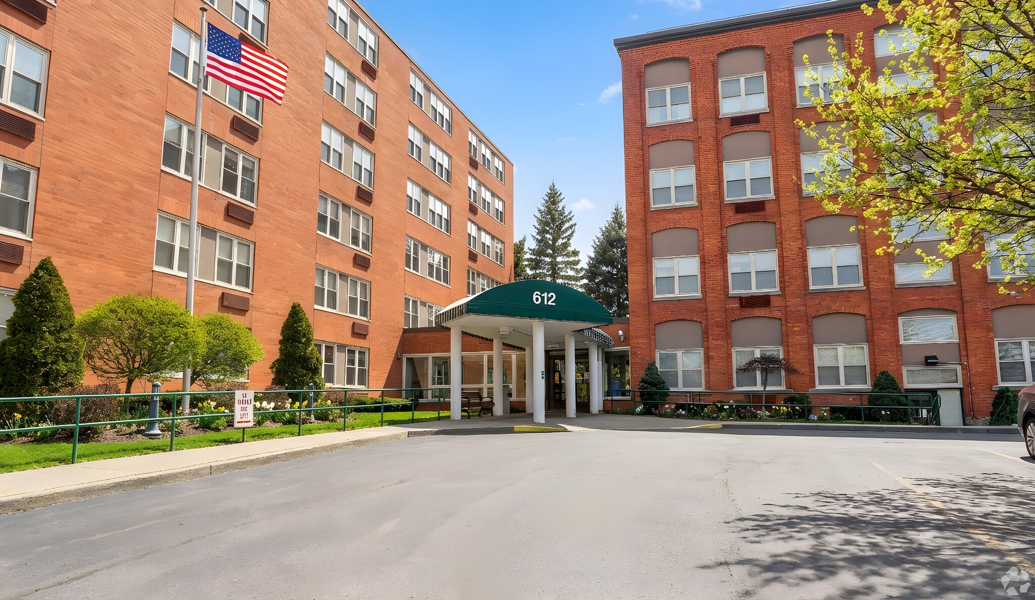Entrance - Steinhorst Square Apartments