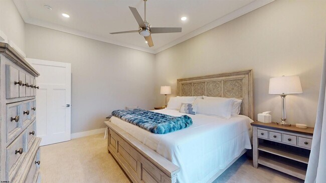 Building Photo - 404 21st St S