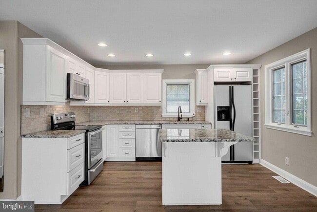 Building Photo - 3839 Blenheim Rd