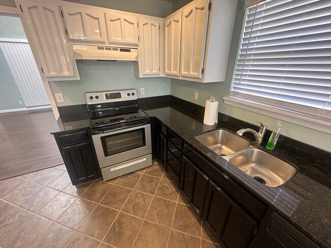 Building Photo - 9322 E 92nd St S