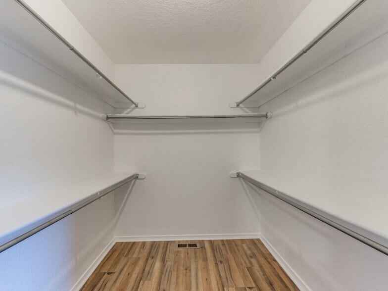 Building Photo - 509 Bluegrass Ln