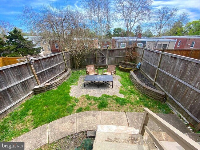 Building Photo - 20 E Abington Ave